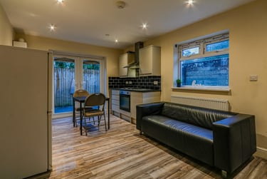 2 bed house, Colum Road, Cathays, Cardiff, CF103EL - Image 1